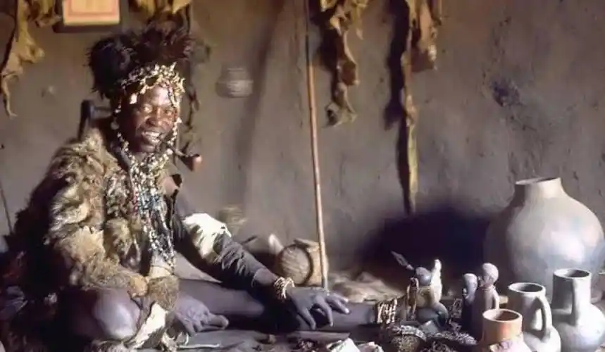 也正是由于科罗威人这种近似于野人的生活方式,所以他们现在的族群