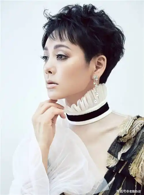 这谁顶得住嘛51岁宁静这身材实在太饱满