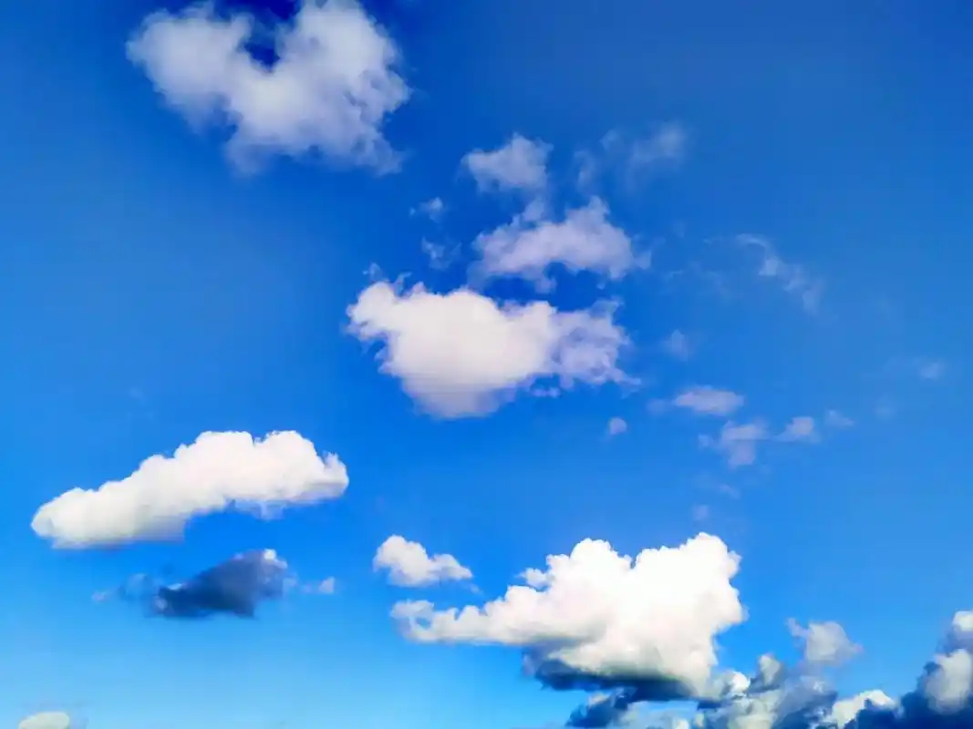 只要有蓝天做背景,白云就会伴随着风在天空中 - 抖音