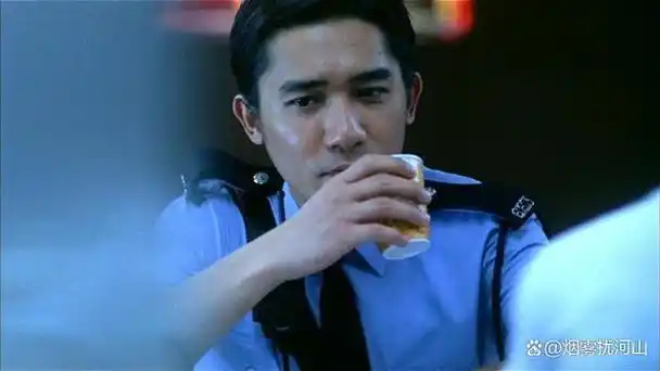 事实证明,61岁久居日本的梁朝伟,已经走上另一条大道