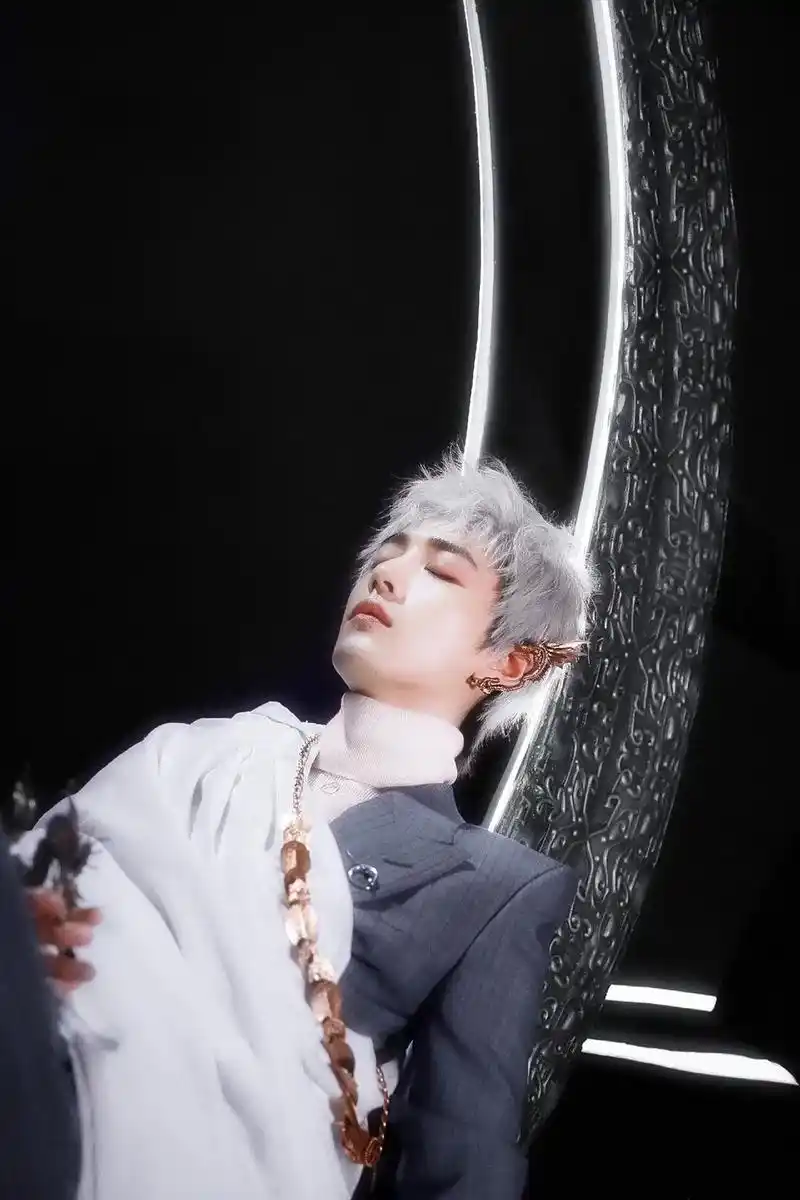 肖战 关于时尚芭莎之你没见过的神图 - 抖音