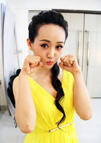 张定涵等主创在与主持人汪涵录制节目的时候,台上台下集体搞怪,表情