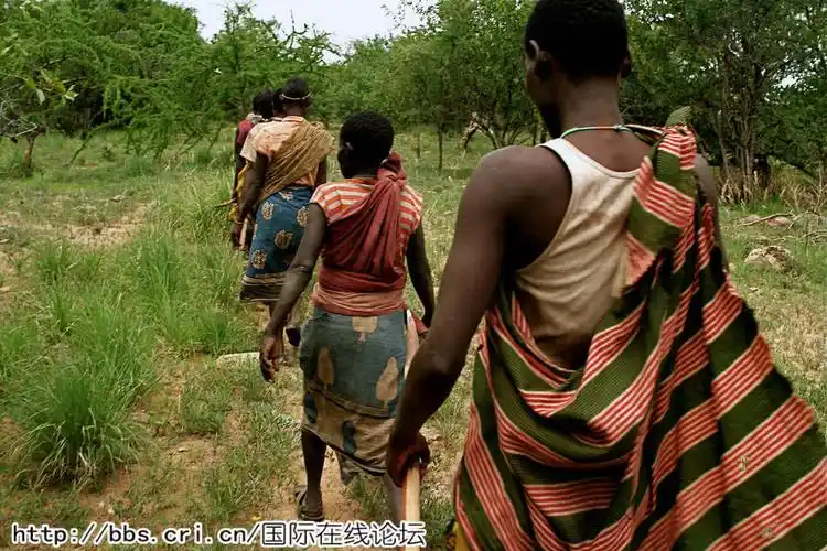 探秘坦桑尼亚最原始的狩猎部落