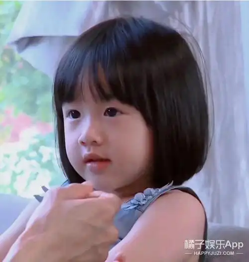 吴尊的女儿neinei,12岁长成高挑美少女了!