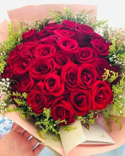 提前过七夕收到老公送来的红玫瑰