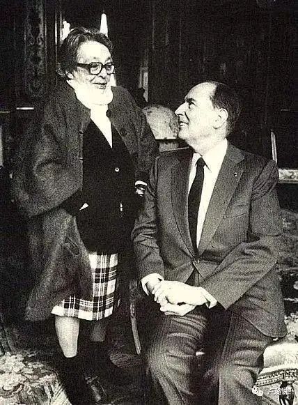 打开网易新闻 查看精彩图片杜拉斯和密特朗总统杜拉斯的人生,并没有