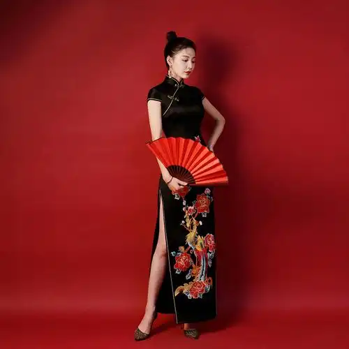 紫缘萱中国国风改良旗袍凤凰刺绣模特走秀团体旗袍