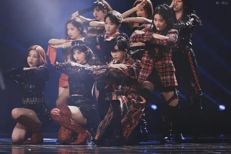 无论如何 每人进来说一句the9毕业快乐吧 希望妹妹们