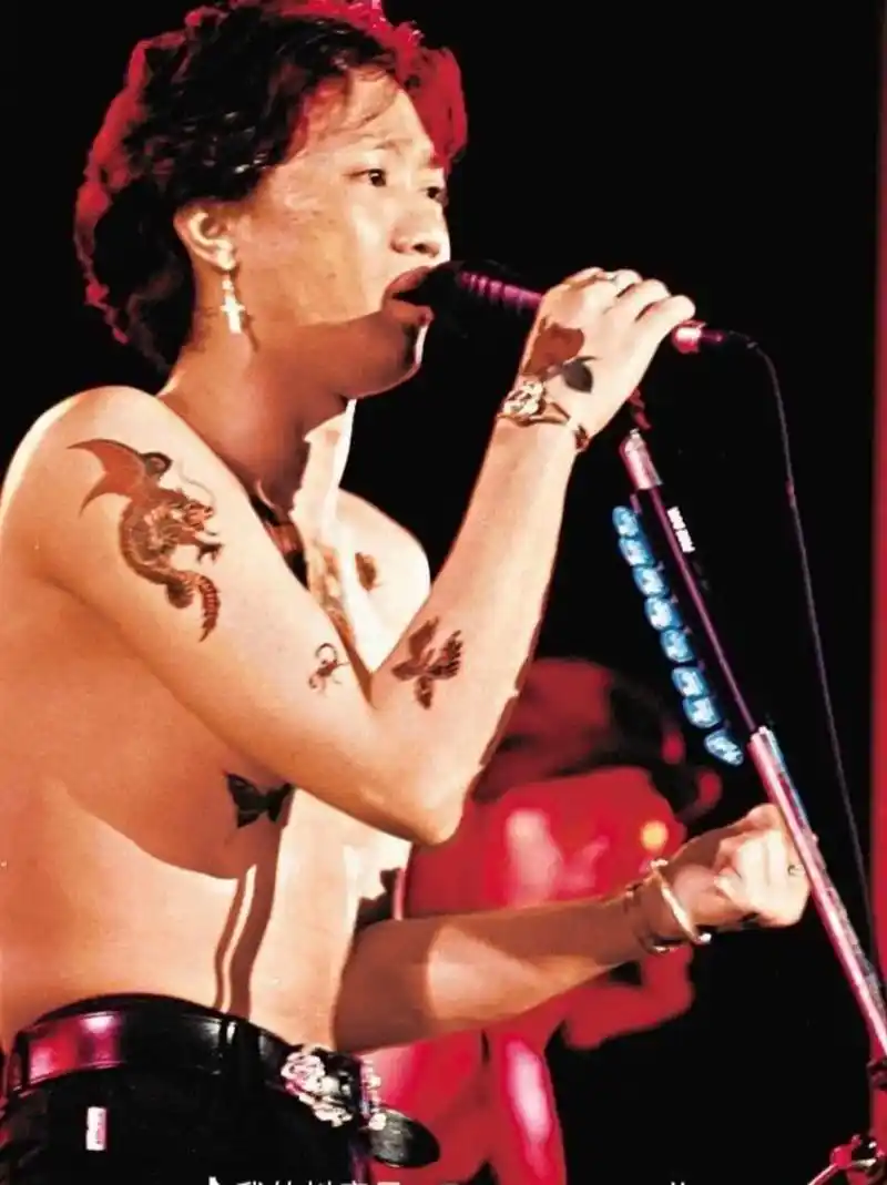 有一种情怀叫beyond #黄家驹 #独一无二的你无可替代 - 抖音