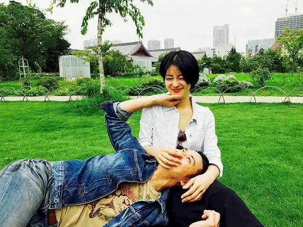 赖雅妍,陈楚河「亲密高清照」!东京约会贴脸躺怀里闪瞎