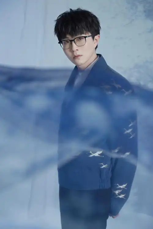 今晚18:00来优酷#剧好听的歌#,听@毛不易带来《香蜜沉沉烬如霜》主题