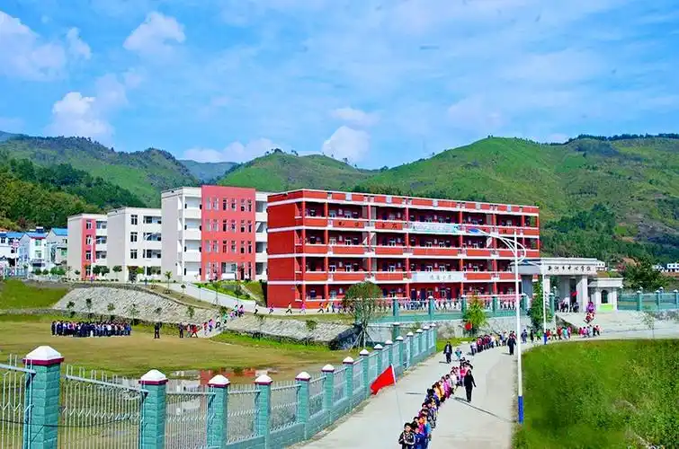 答:歌手:南合文斗——让泪化作相思雨让泪化作相思雨歌词让泪