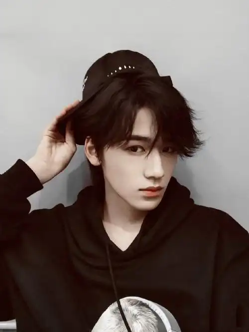 00后弟弟宋亚轩背景图