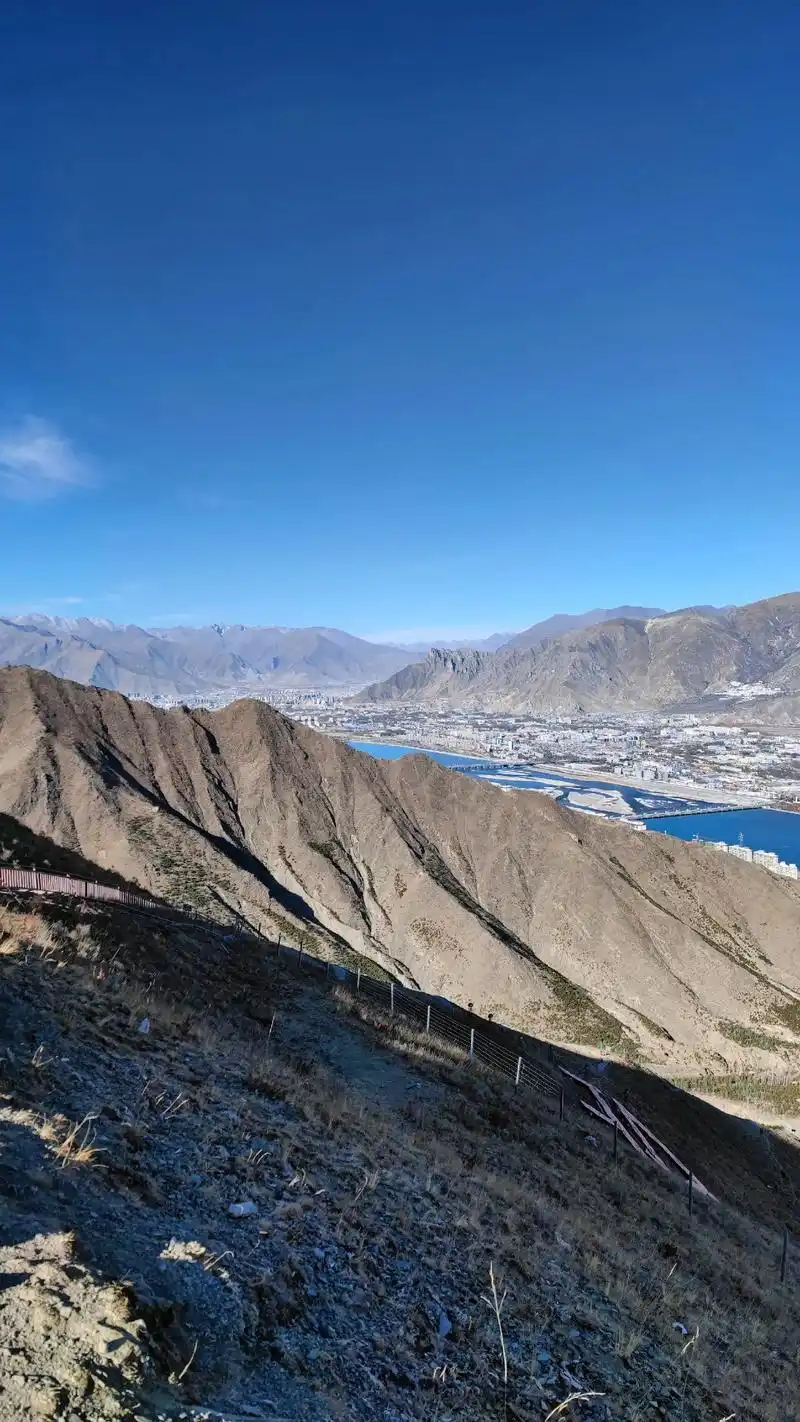 六张图拼凑的拉萨全景