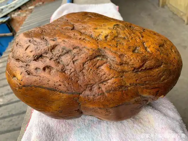 中国的"黄金玻璃陨石"