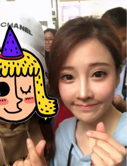 生图同样很能抗的还有冯提莫,冯提莫近几年的发展