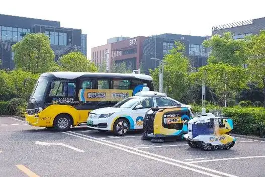 蘑菇车联自动驾驶城市公共服务车队