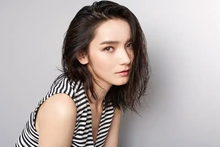 p>代斯,1991年8月14日出生于新疆乌鲁木齐,中国内地影视女演员,毕业