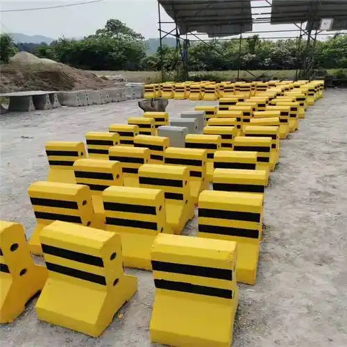 等区域,***:水泥隔离墩,安全隔离墩,防撞隔离墩,交通防撞墩,重庆水泥