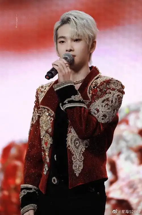 周震南 全世界最好的队长毕业快乐# 青春. 来自星海92667 - 微博