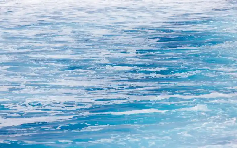 清澈蔚蓝的大海风景桌面壁纸_风景壁纸_壁纸下载_美桌网