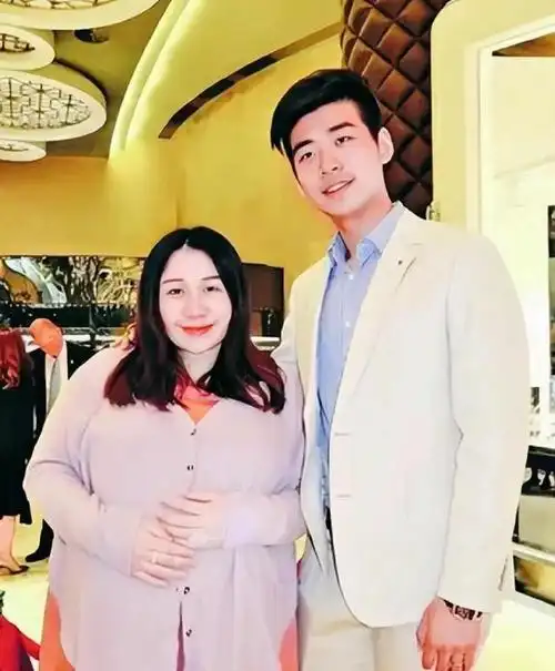 与东北学霸结婚6年,姐弟恋超甜蜜|何猷君|何超莲|梁安琪_网易订阅