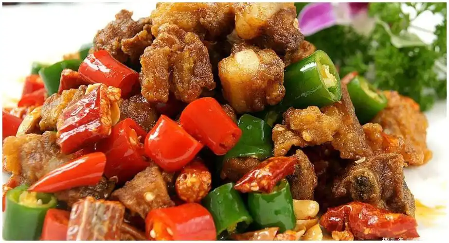 大厨教你湘菜香辣排骨创新家常做法色泽鲜艳味香嫩滑