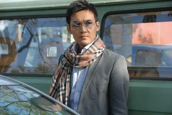 张铎苏岩情陷巴塞罗那婚纱照