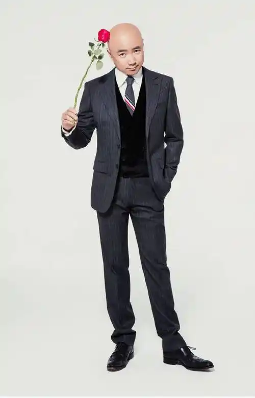 先给大家介绍下徐峥吧,白羊座a型血,拥有178cm的身高,体重目测170斤