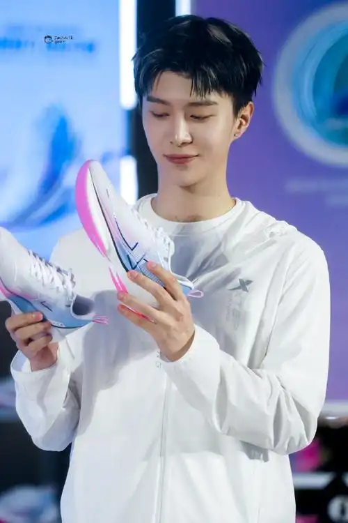 范丞丞 特步##范丞丞特步品牌代言人