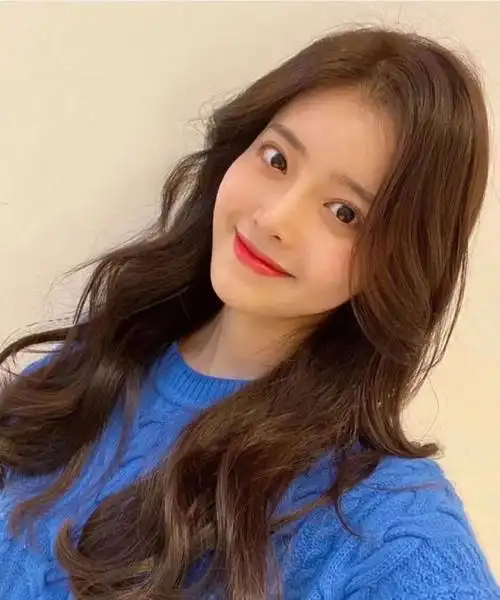 中长发女生标配法式大波浪卷发