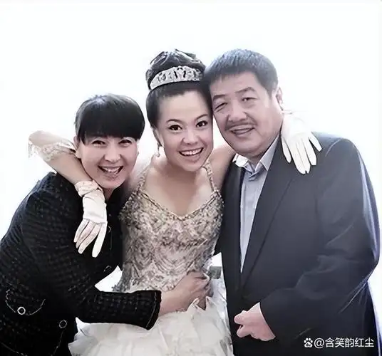 直到后来闫学晶某次出席活动说自己的丈夫叫"马明东"的时候,大家才发