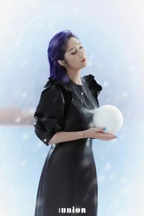 最新杂志大片今日上线,置身纯白之境……|杨千嬅_新浪新闻