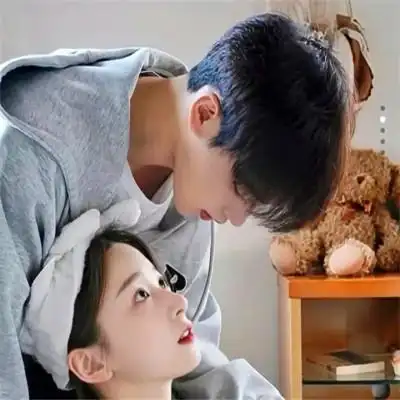 宠溺情侣头像一左一右 二人独享的温柔宠溺情头_情侣头像_头像屋