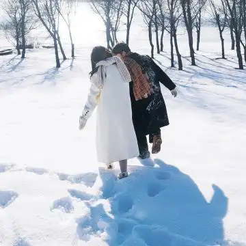 2021年真人甜蜜冬天情侣微信头像