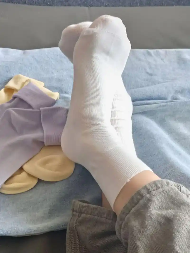 女生穿白袜子真的好好看