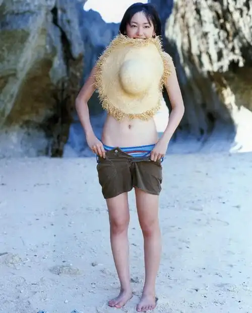 身高: 168cm 新垣结衣是家中三姊妹中最小的一个,小时候是个很害羞的