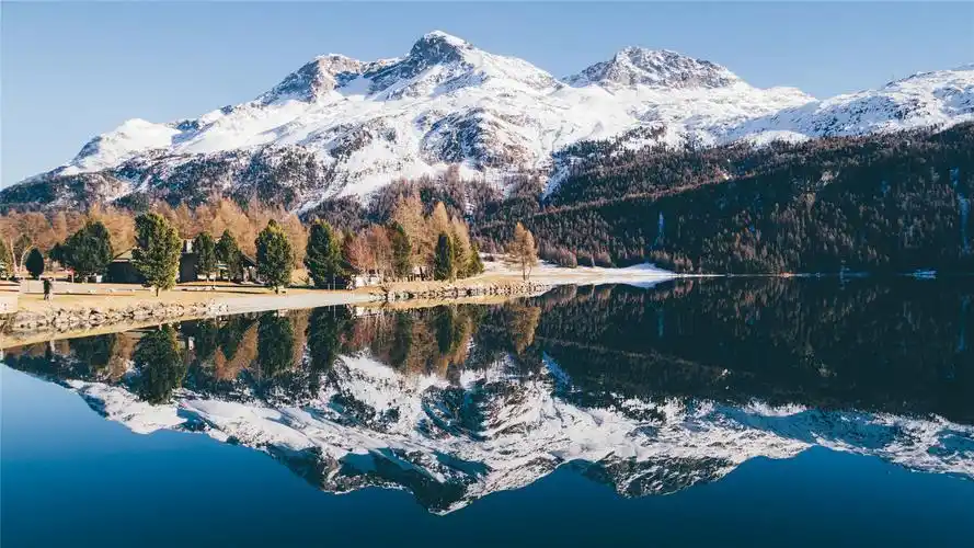 洁白雪山风光高清桌面壁纸