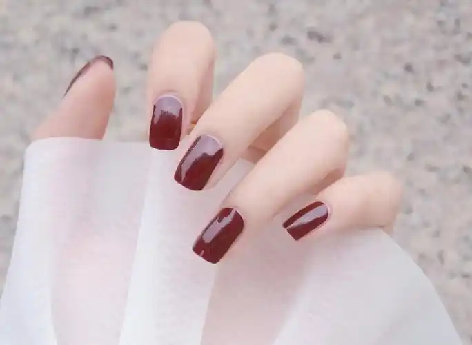 2020简约款清透棕色系显白美甲 【图】