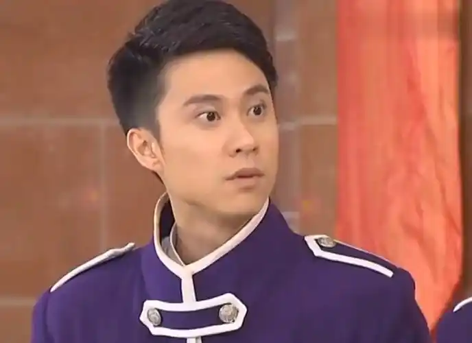 得知陶喜儿要来萌学园上课,焰王高兴坏了,缠着老师疯狂确认