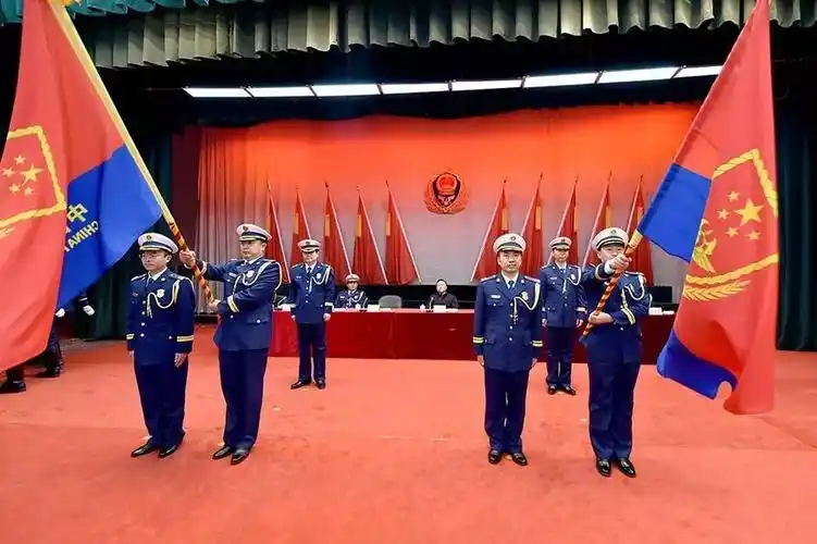 辽宁省消防救援总队隆重举行授旗授衔和换装仪式