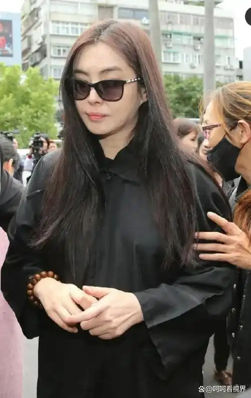 56岁王祖贤近况,相貌变化大,被疑做了医美