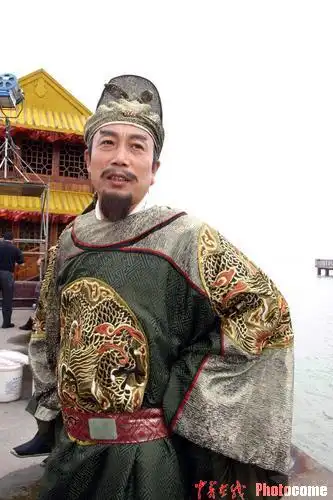 2">《皇后驾到》是由赖水清执导,胡正言编剧,吕丽萍,孙海英领衔主演