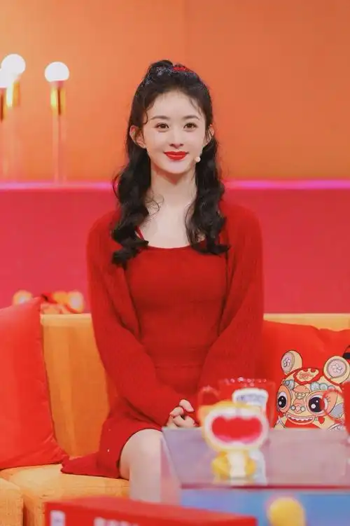 赵丽颖春晚造型图一身红衣红红火火