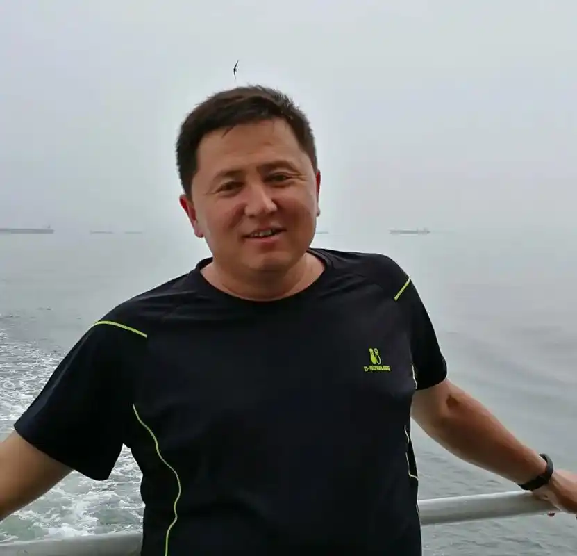 生活的"帅气大叔"高建国也是一个热爱旅游是工友眼中名副其实的帅气"