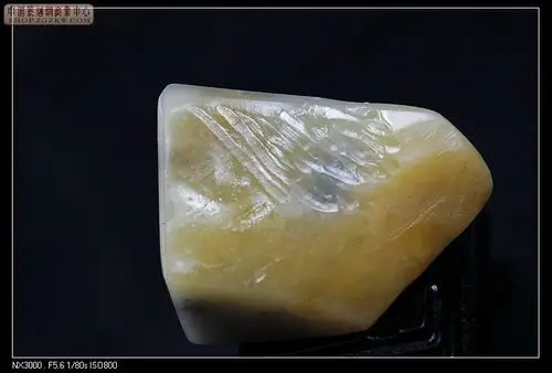 结晶俏色芙蓉石,编号:f924.尺寸:60--50--30mm.价格:55元