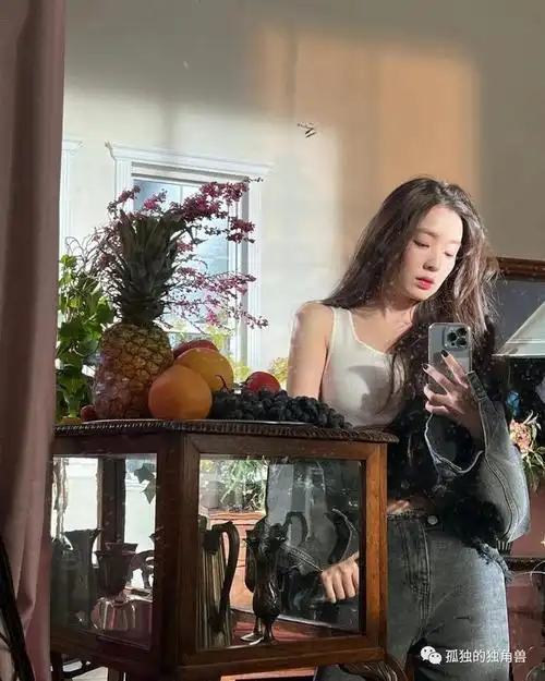 裴珠泫ins近期更新照片