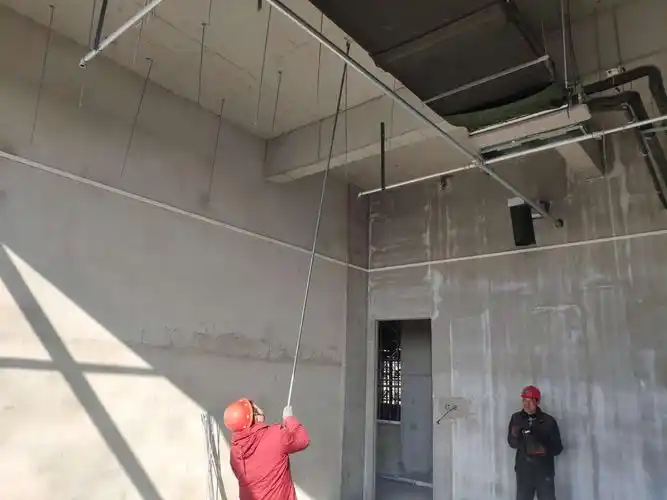 二层南侧办公室吊顶吊杆安装