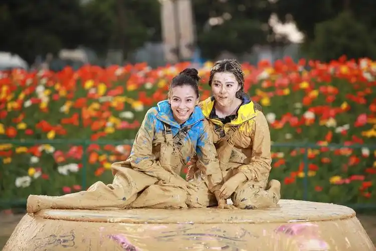 范冰冰助阵"跑男"首期扮斗鸡眼