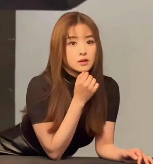 万万没想到张含韵和他竟然在恋爱,并且已谈了整整3年了